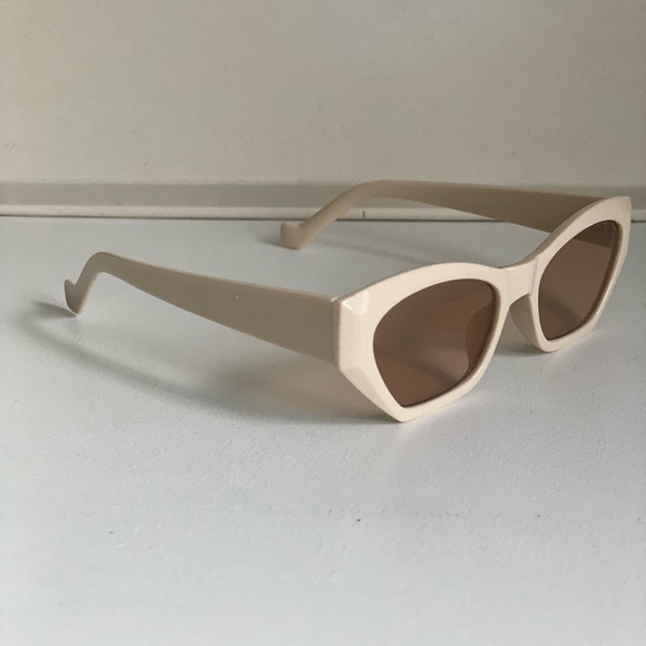 Princess Poly Sunglasses - Picture 2 of 3